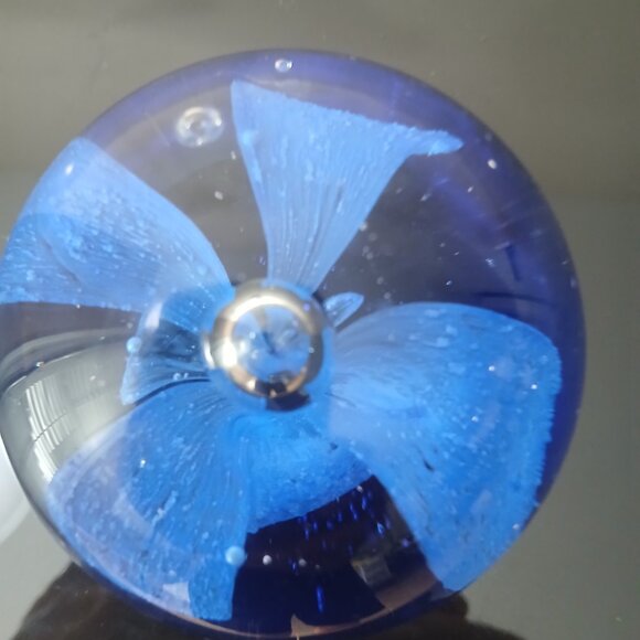 Blue Flower paperweight - Picture 5 of 5